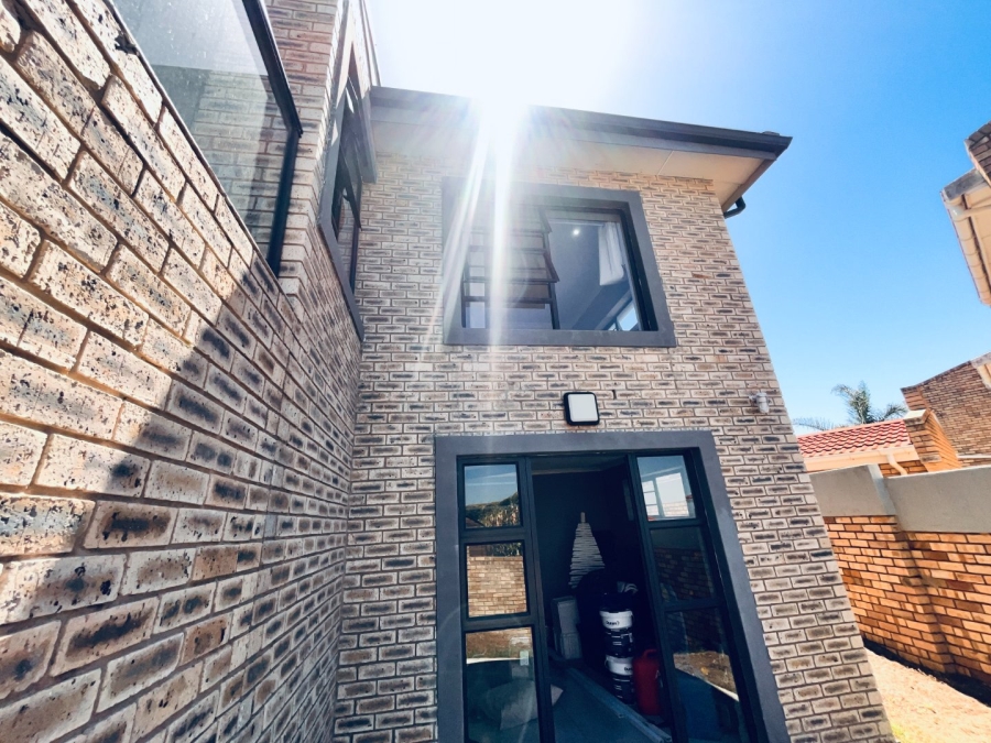 4 Bedroom Property for Sale in Wavecrest Eastern Cape